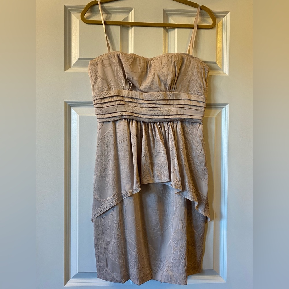 Karla strapless nude dress with beautiful print in size 8. New no tags.
